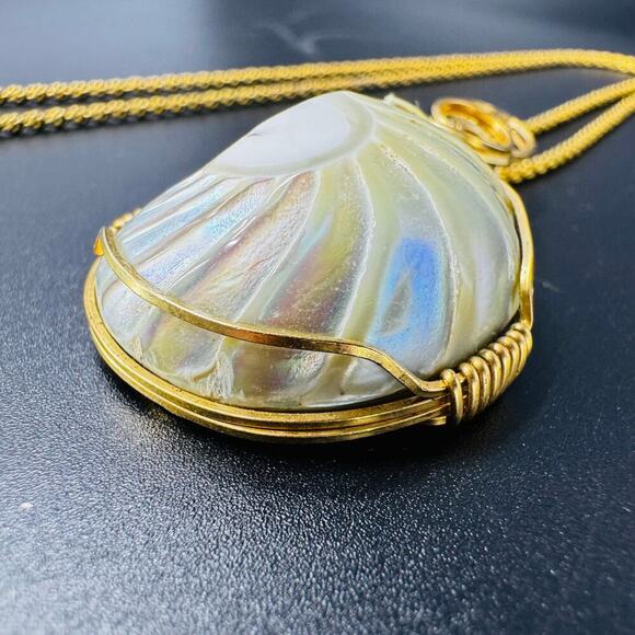 Iridescent Sea Shell Spiral Wired Pendant Gold Tone Chain Necklace 18" - Picture 11 of 13